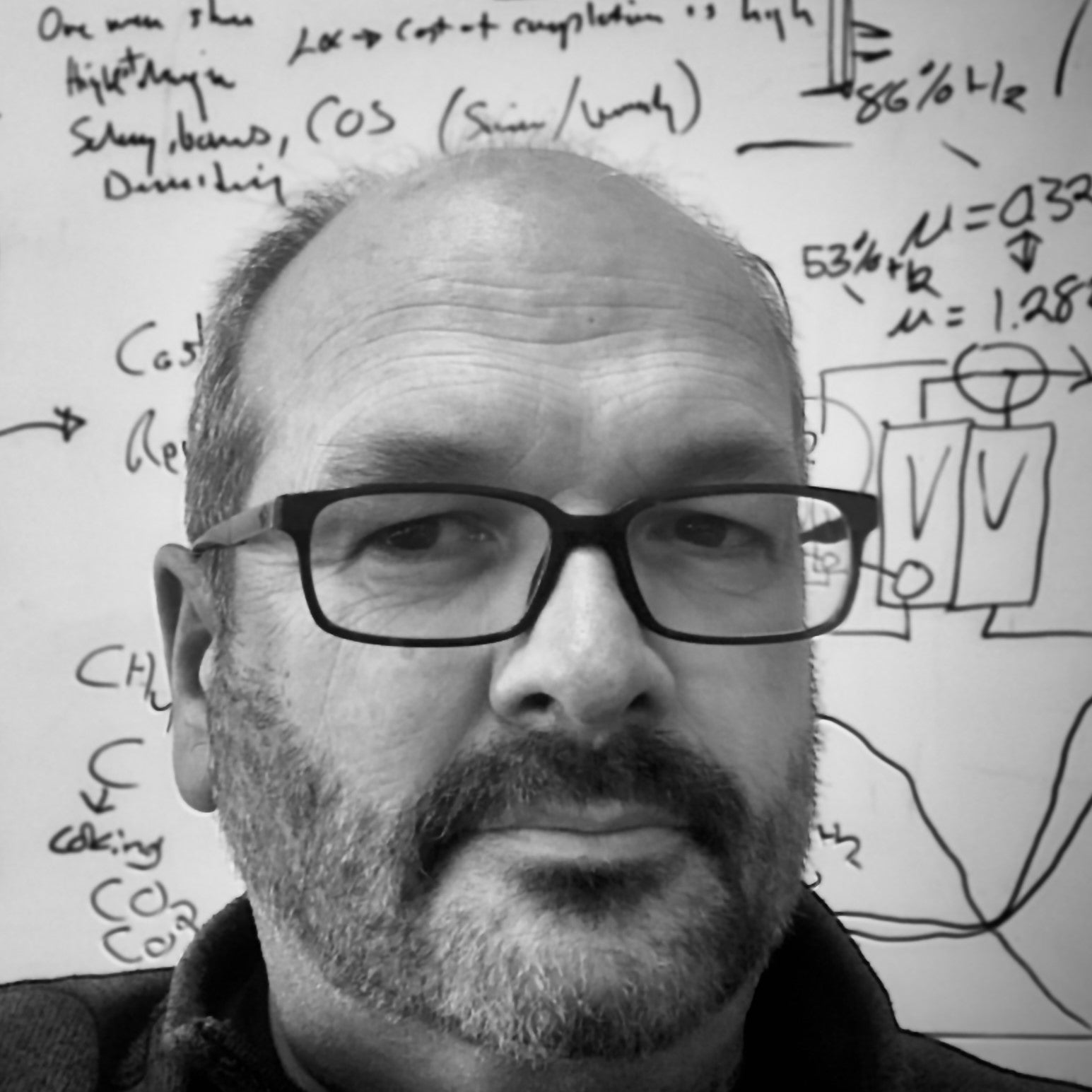 Andy - Headshot photo - sqr