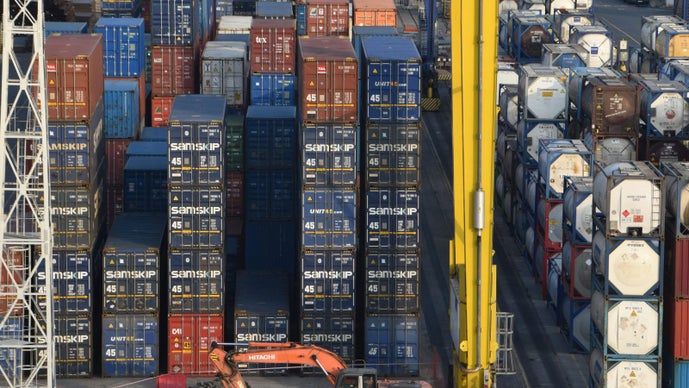 Naviguer dans les tarifs douaniers et l'incertitude économique : Trois façons dont les ERP modernes peuvent promouvoir l'agilité de l'entreprise en période d'imprévisibilité